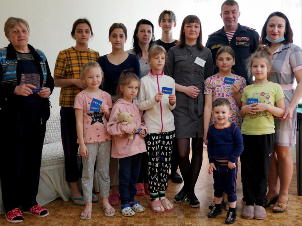 В Архангельске полковник полиции Андрей Горбунов поздравил детей Донбасса с праздником